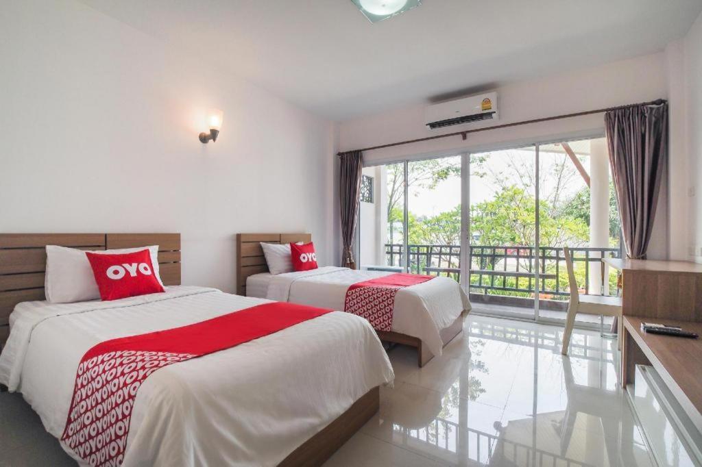 Super Oyo 662 Malee Bunga Hotel Чонбури Екстериор снимка