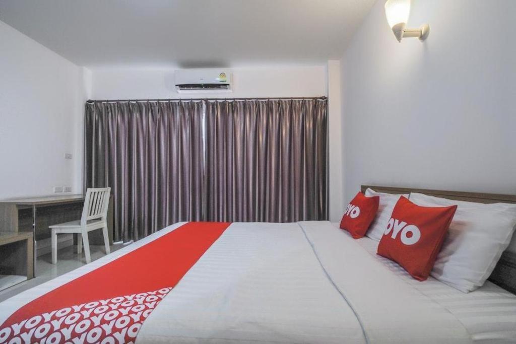 Super Oyo 662 Malee Bunga Hotel Чонбури Екстериор снимка